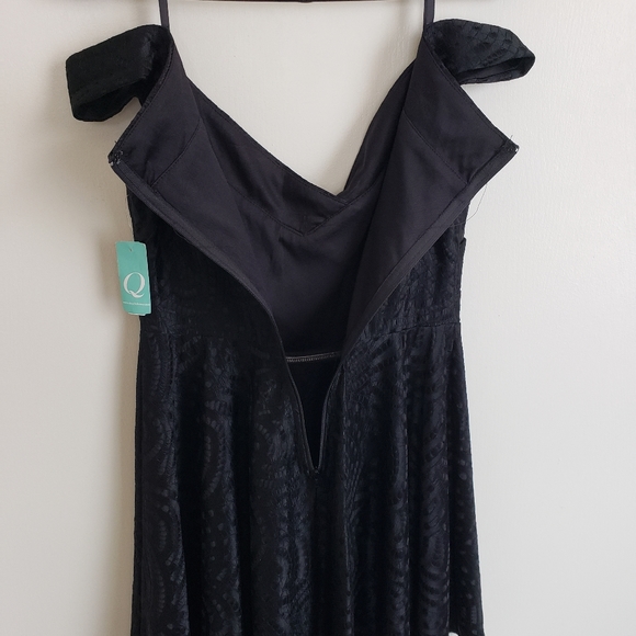 🎟 Off The Shoulders Black Dress - Picture 9 of 10